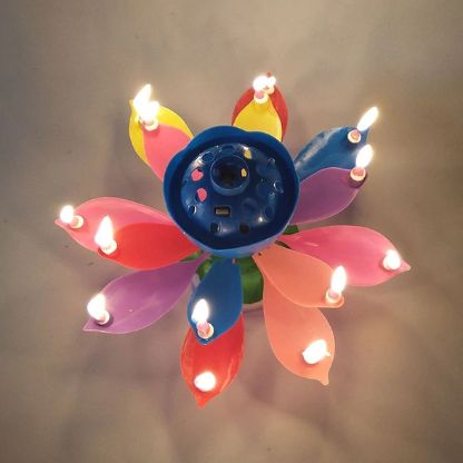 🎉Wielokolorowa świeczka niespodzianka w kształcie kwiatu lotosu🌟